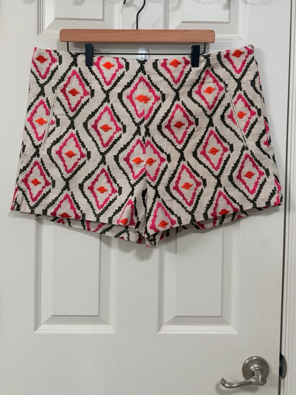 Linen Shorts Geometric Embroidered Women's Shorts - Pink & Cream